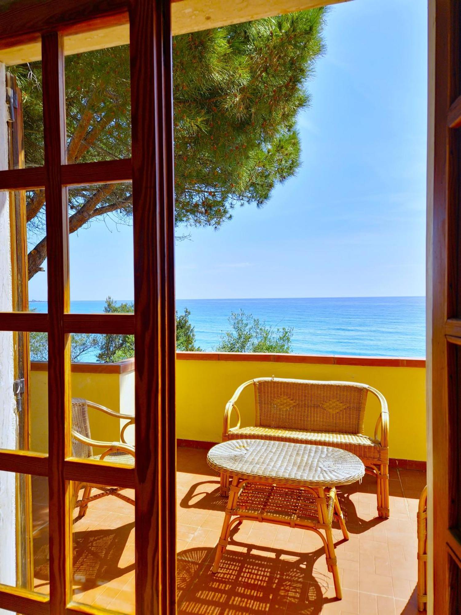Villa Papiyon - Accesso Privato Alla Spiaggia Cala Liberotto Exteriör bild